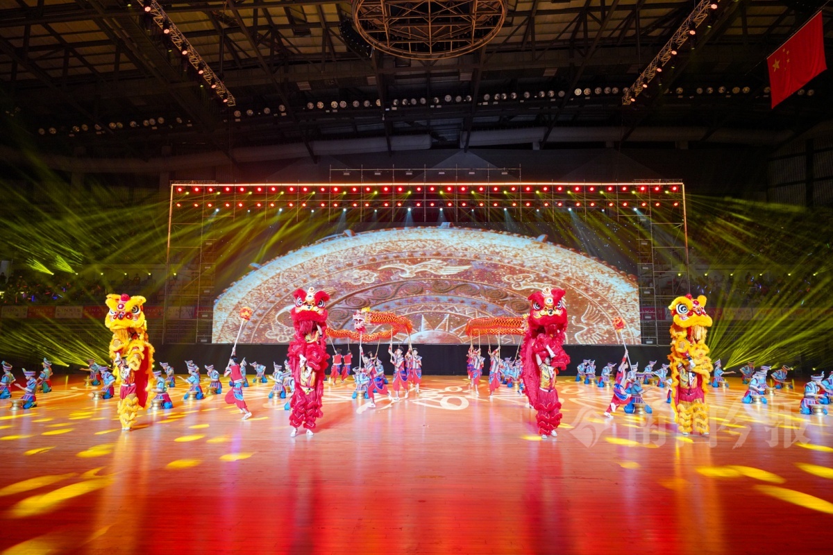 开幕式上精彩的节目展演1.jpg