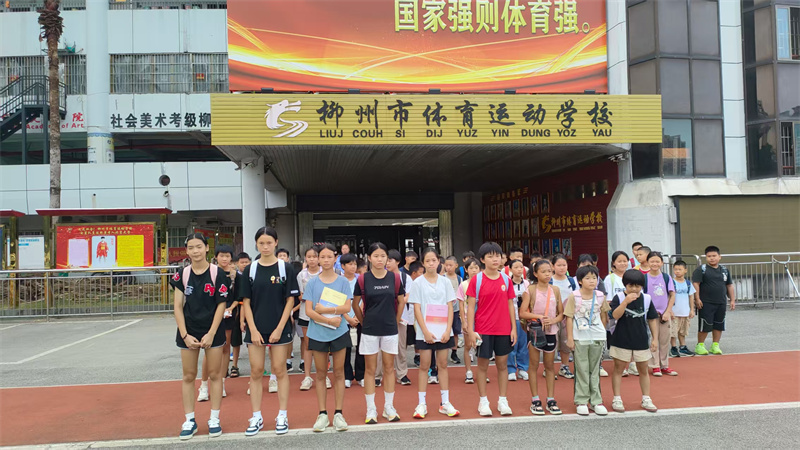 图7:上课前的集中点名,孩子们充满期待:我们要去上课啦!.jpg